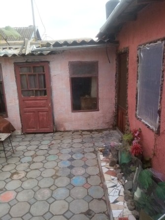 Пересипь домик из двух комнат.для девушки иди семейной пари  долгосроч - фото 1