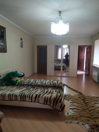 Сдам дом  на 2 входа , бомбоубежище,, гараж 4 к 250 м ! Малиновский р - фото 1