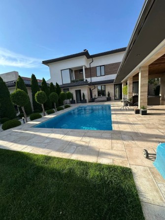 Аренда НОВОГО ДОМА в Совиньоне,  350м², бассейн ,гараж - фото 1