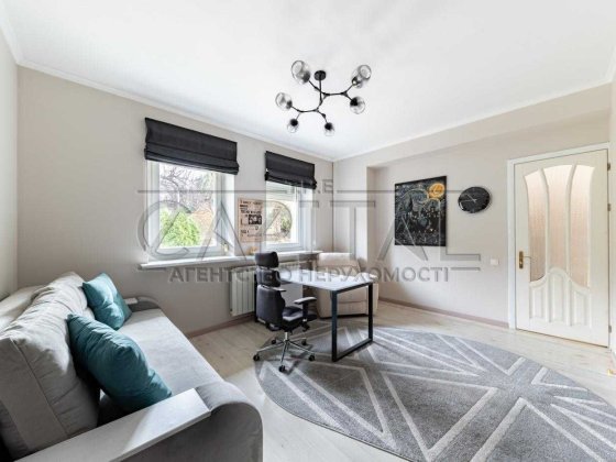 Будинок 300м2/6 соток/3 поверхи, вул. Ломаківська Київ