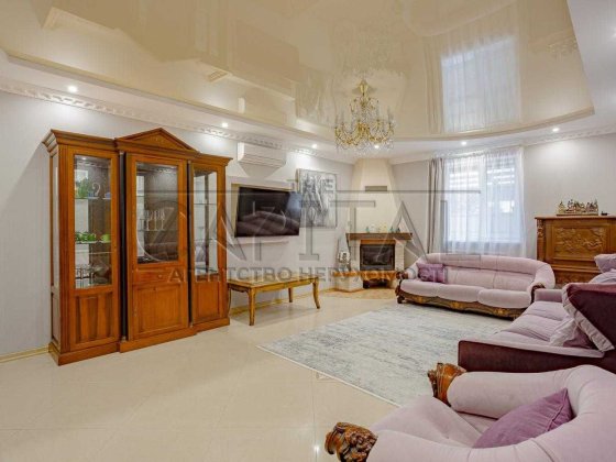 Оренда / Будинок
Киев, Дарницкий район, вул. Садовая, 60 Київ