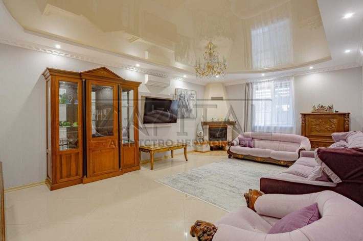 Оренда / Будинок
Киев, Дарницкий район, вул. Садовая, 60 - фото 1