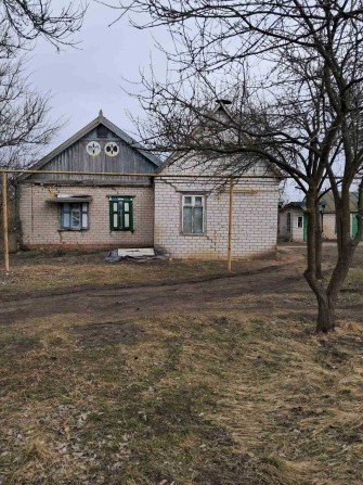 Сдам 4-х км. дом. Можно военные. Рядом река. Животное. - фото 1