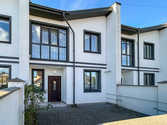 4-к таунхаус з і/о, ремонтом та власним подвір’ям у с. Крихівці