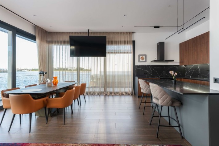 Будинок на воді, на Дніпрі, КМ «Золоче», с. Вишеньки - фото 1