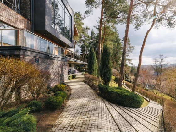 Лісники, панорамний будинок серед сосен з власним SPA курортом Лесники