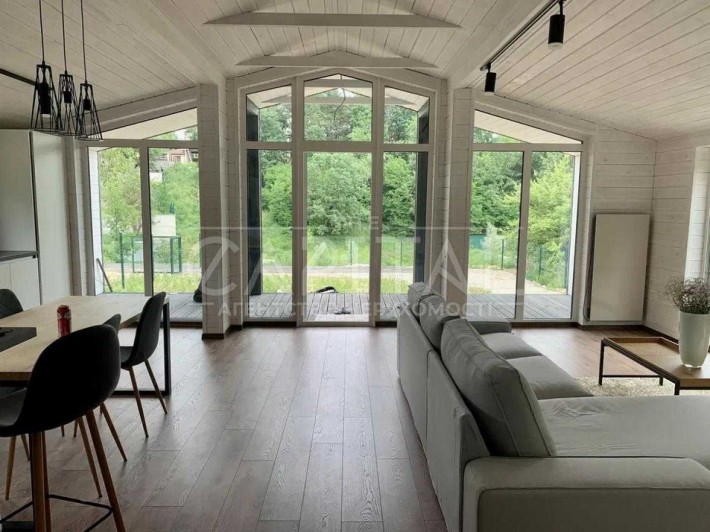 Аренда / Дом / г. Лесники - фото 1