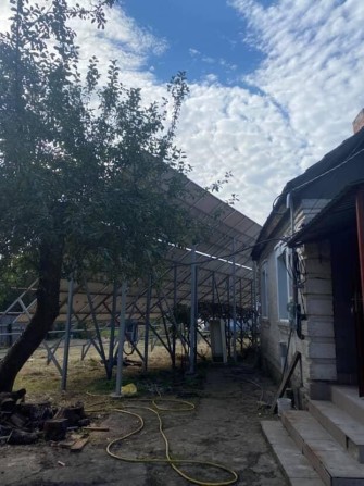 Будинок з сонячними панелями - фото 1