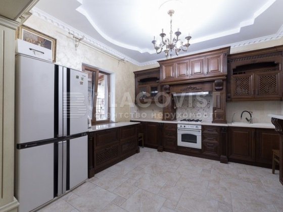 Васильков Дом 360,0м.кв.10 соток Васильков