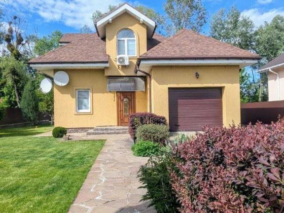 Будинок з атмосферою дому на 8,5 сотках Гостомель