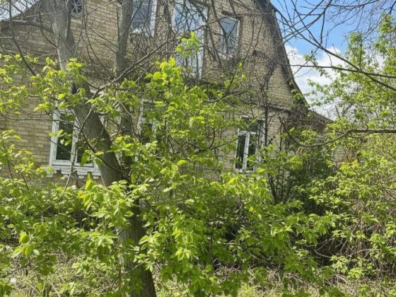 Частина будинку по центральній вулиці на 12 сотках! Гостомель