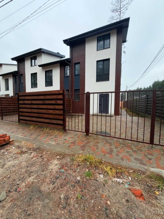 Таунхаус в Гостомелі трирівневий біля Парку з ремонтом - фото 1