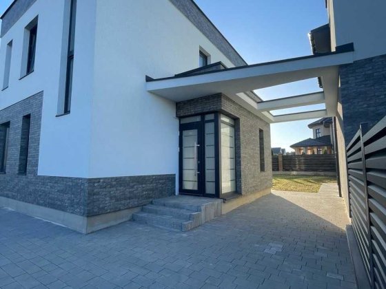 Сучасний будинок у Бірках | Вид на ліс Брюховичі