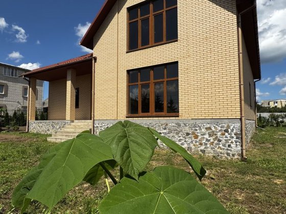 У престижному районі Жмеринки продається просторий сучасний будинок Жмеринка