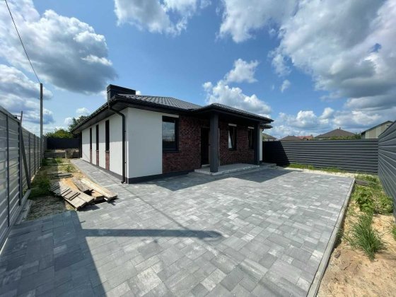 Сучасний будинок 106 м² у Гостомелі з ділянкою 5,8 сотки біля озер Гостомель