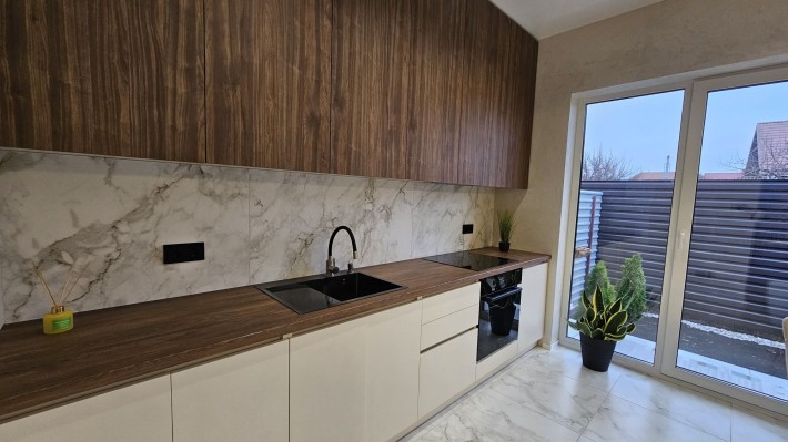 Таунхаус з ремонтом! Заселятися можна! Центр! - фото 1