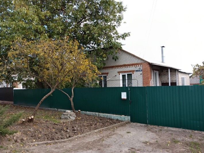 Продається будинок у м. Ізюм, вул. Київська - фото 1