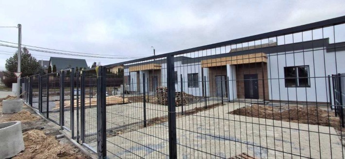 Компактний будинок 62,5 м² з центральними комунікаціями та газом - фото 1