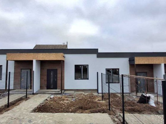 Таунхауси з окремими передніми дворами! Центральні комунікації + газ Гостомель