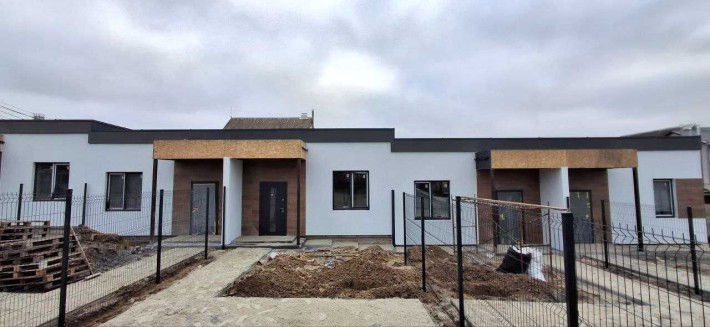 Таунхауси з окремими передніми дворами! Центральні комунікації + газ - фото 1