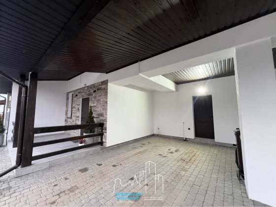 Продам ідеальний котедж з якісним сучасним ремонтом Каменец-Подольский