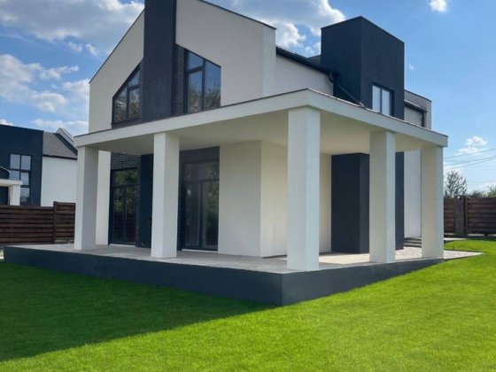 Якісний будинок на березі озера Гостомель