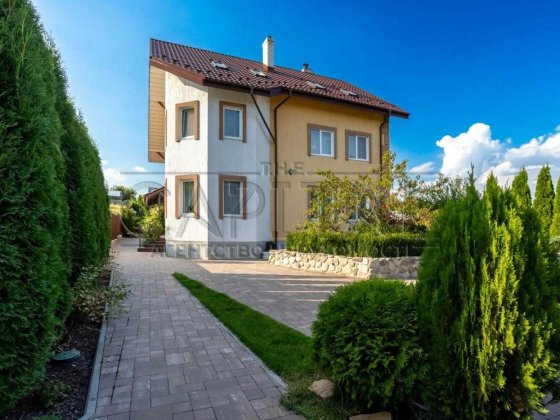 Простора сімейна садиба в Гостомелі біля Озера 350м2 11 соток Гостомель