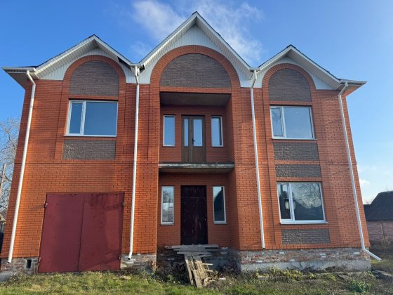 Будинок (центр міста, тихий спокійний район) Лубны