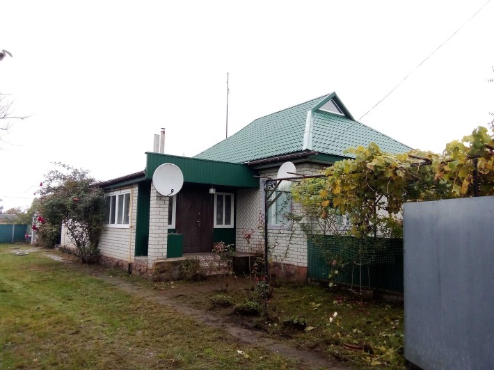 Продам житловий будинок в селі Яблунівка - фото 1