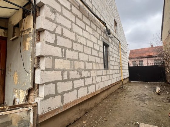 Частина приватного будинку із спільним двором Мукачеве