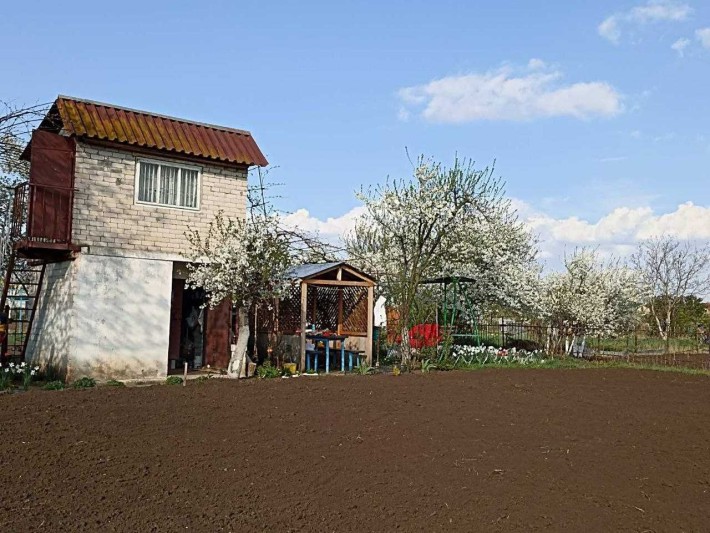 Земельна ділянка з дачним будинком - фото 1