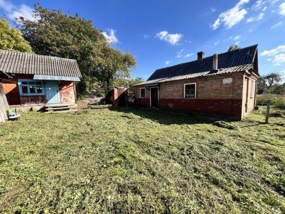 Продам будинок. Дуже великий участок , хороша альтернатива дачі Нововолинськ