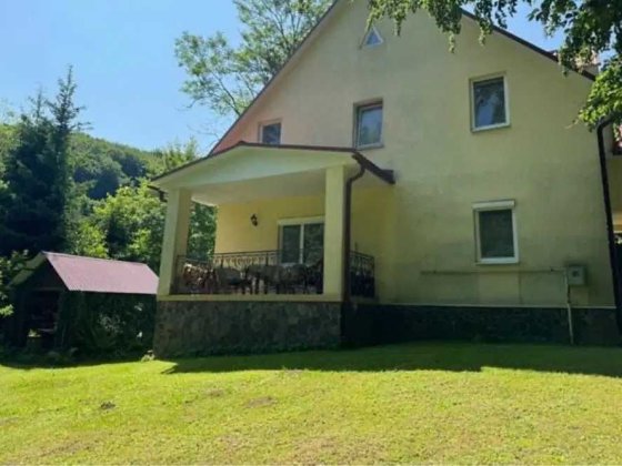 Продається затишний будинок біля санаторію Синяк Мукачево