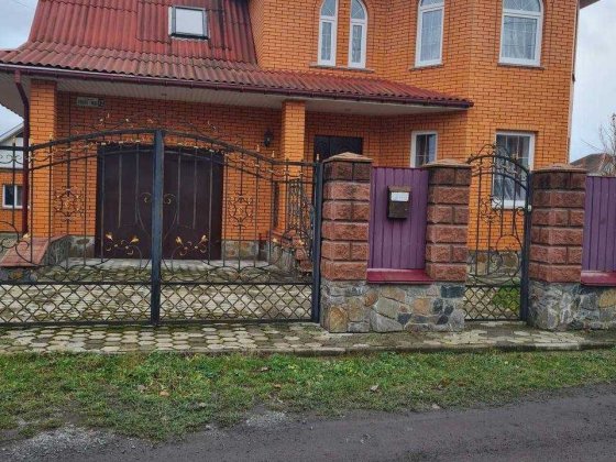 Двух-поверховий будинок, Житомирська обл. Звягель Звягель