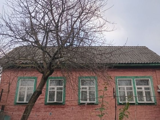 Продаєтся пів будинку в мПрилуки вїзд Опанасівський7. Прилуки