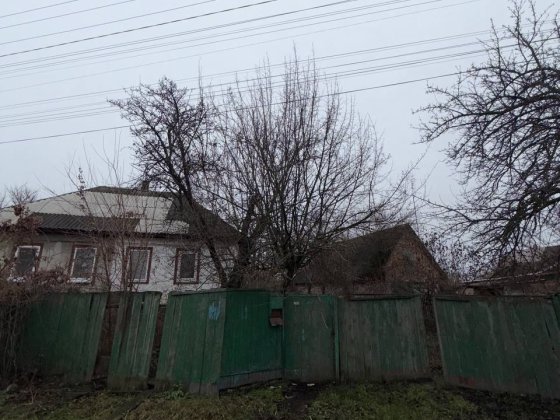 Продаж 1/2 частки житлового будинку з господарськими будівлями та спор Смела