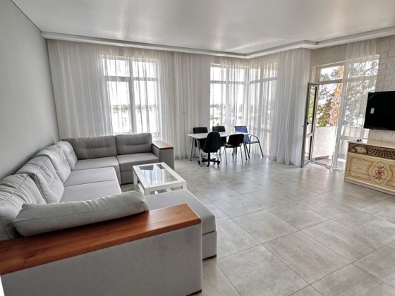 Продаж будинку 415 м2 Обухівський район м. Українка Риф. Ріка Дніпро Новая Украинка