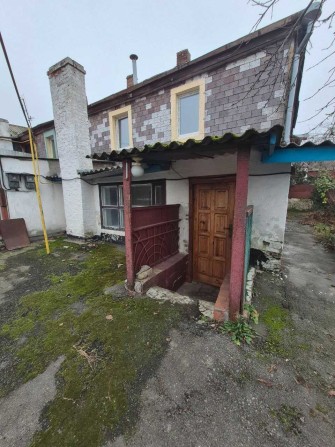 Бюджетне житло з власним двором в зручній частині міста - фото 1