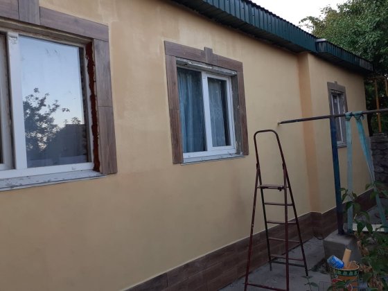 Приватні Продам ДВІ  нерухомість 160 квадратів ,100 метрів від мед кол Умань