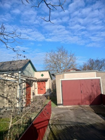 Продам частину будинку з гаражем - фото 1