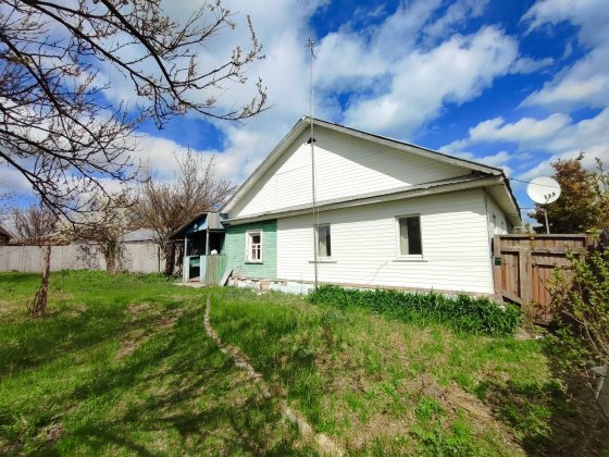 Продам пів будинку та 10 соток землі в Лазарівці Шостка