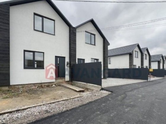 Продам двоповерховий дуплекс Зарванці