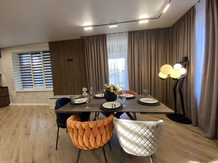 Продаж будинку з дизайнерським ремонтом,вбудована кухня з технікою,АГВ - фото 1