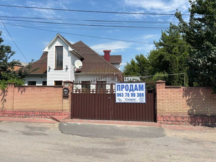 Продаж 2 поверхового будинку з мансардою і ділянкою  м. Тульчин - фото 1