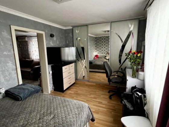 Пподам 5 комнатный дом Центр Обуховки Обухівка