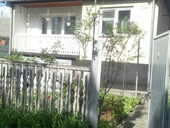 Продам  напівособняк в Сваляві Свалява