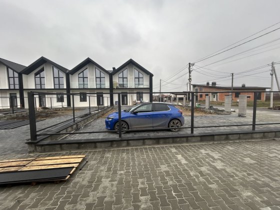 Продаж  кутового котеджу з ремонтом Сторожница