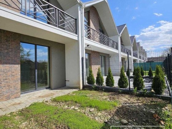 Красивий зданий Таунхаус з гаражем під ремонт, 4км до стометрівки. Угорники