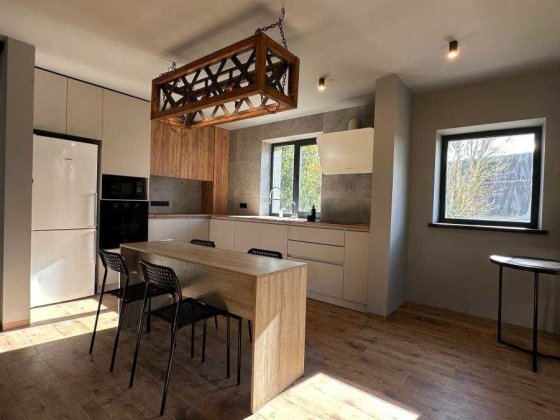 Будинок зі стильним ремонтом та меблями, Вовчинець Вовчинець