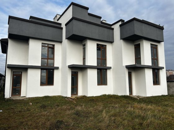 Таунхаус з великою ділянкою та паркомісцем — ВИГІДНА ЦІНА! Криховцы